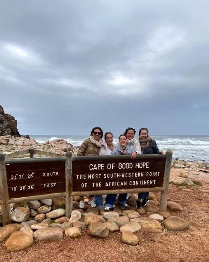 Nanan Travel - Balancing Luxury & Wilderness in African Safaris _ Ultimate Guide- clients on safari