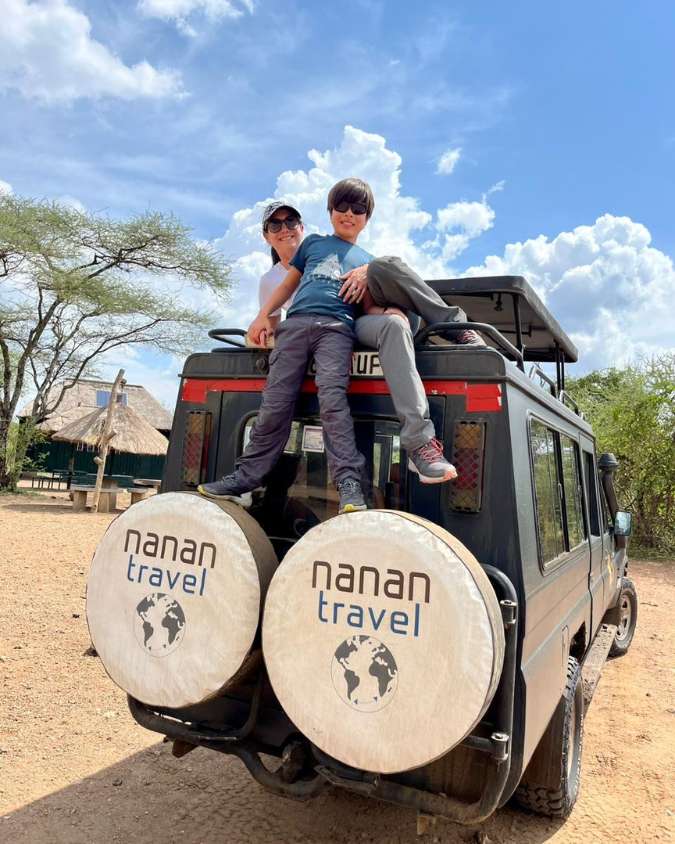 Nanan Travel - Balancing Luxury & Wilderness in African Safaris _ Ultimate Guide-German and Jan with meercats on safari in Botswana