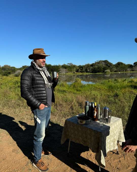 Nanan Travel - Balancing Luxury & Wilderness in African Safaris _ Ultimate Guide - Lioness and cubs<br />
