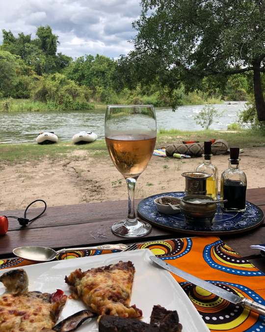 Nanan Travel - Balancing Luxury & Wilderness in African Safaris _ Ultimate Guide-lion sighting on a safari