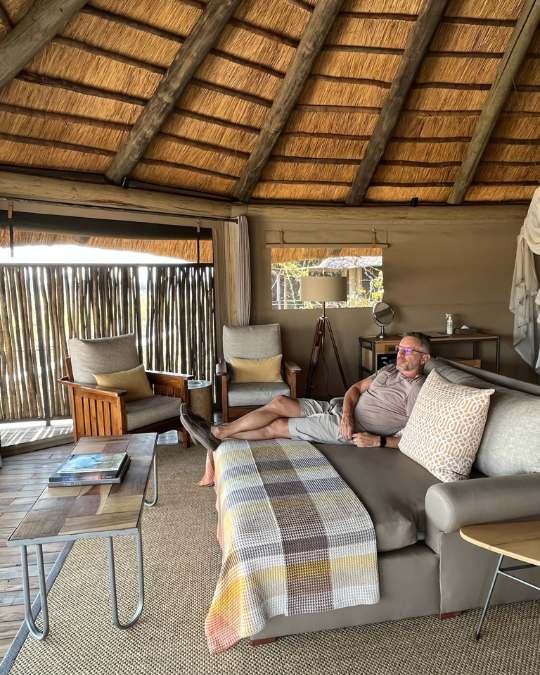 Nanan Travel - Balancing Luxury & Wilderness in African Safaris _ Ultimate Guide-lion sighting on a safari